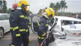 ?？谝唤叹氒?chē)與水泥車(chē)發(fā)生碰撞導(dǎo)致5人受傷