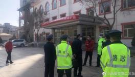 交警查獲多起“百?lài)嵧酢?！約談裝載單位賽馬水泥廠！