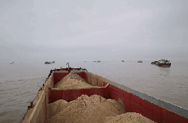 千艘萬(wàn)噸船瘋狂入海，上千萬(wàn)噸海砂流入內(nèi)陸！