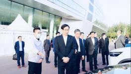 中建材董事長周育先與北汽集團董事長姜德義洽談合作事宜！