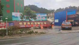 水泥車頻發(fā)事故，攪拌站長期違法占地沒人管？